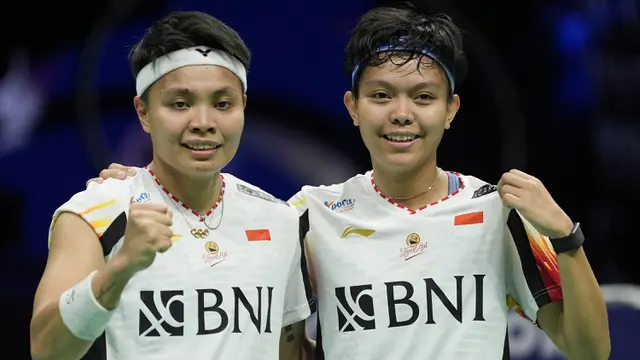 Foto: Aksi Jatuh Bangun Ester Nurumi Tri Wardoyo Pastikan Tim Uber Indonesia Singkirkan Thailand untuk Melenggang ke Semifinal