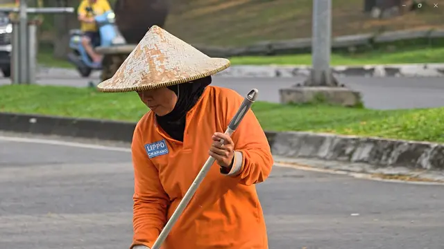 Lippo Cikarang bekerja sama dengan 13 vendor lokal untuk kegiatan kebersihan dan perawatan lingkungan dengan nilai total pekerjaan sebesar Rp18,3 miliar. (Dok LPCK)