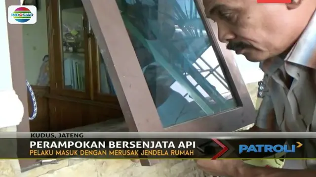Rumah seorang pengusaha showroom mobil di Kudus, Jawa Tengah, disatroni perampok dengan mencungkil jendela.