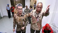 Plt Pimpinan KPK mendatangi Istana Negara, Jakarta, Senin (16/3/2015). Pelaksana tugas Ketua KPK, Taufiqurahman Ruki, mengatakan Presiden meminta pimpinan datang untuk membicarakan perkembangan pencegahan korupsi. (Liputan6.com/Faizal Fanani)