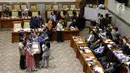 Suasana pleno pemilihan dan penetapan Capim KPK di ruang rapat Komisi III DPR RI, Senayan, Jakarta, Jumat (13/9/2019) dini hari. Calon Pimpinan KPK Irjen Pol Firli Bahuri terpilh sebagai Ketua KPK 2019-2023 dengan perolehan 56 suara usai uji kelayakan dan kepatutan. (Liputan6.com/Johan Tallo)