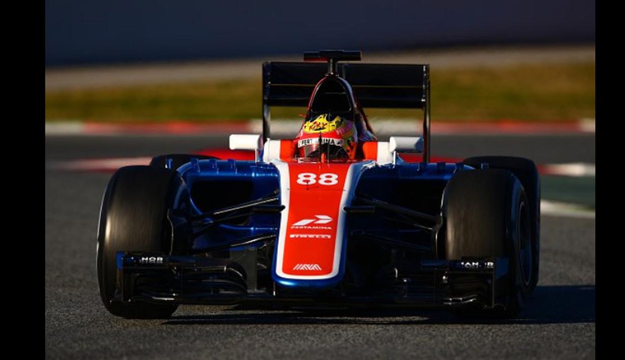 Pebalap Manor Racing asal Indonesia, Rio Haryanto, membukukan catatan waktu impresif dan berada di peringkat ke-12 pada sesi sore hari keempat tes pramusim F1 2016 di Sirkuit Catalunya, Barcelona, Spanyol, Jumat (4/3/2016). (Bola.com/Twitter/SkySports)