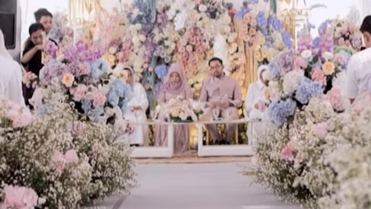 Kiky Saputri Gelar Acara Pengajian 4 Bulan Kehamilan, Dekorasi Tempat Cantik Dipenuhi Bunga-bunga