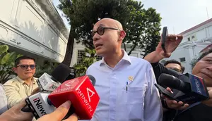 Demo Meluas di Eropa, Menlu Terus Pantau Kondisi WNI