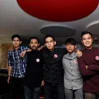 'Secara garis besar, album ini masih mengusung konsep alternative pop seperti album terdahulu. Tapi kami masukkan juga unsur reggae dan funk,' jelas Naga. (Andy Masela/Bintang.com)