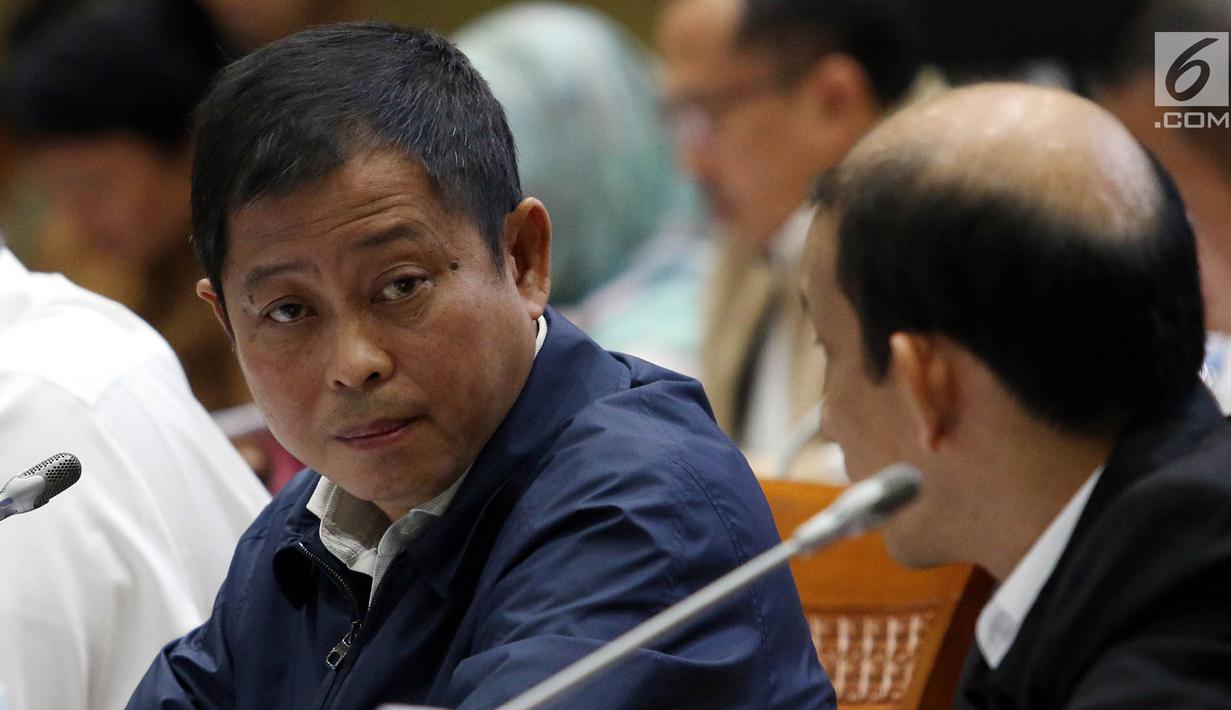 Menteri Energi dan Sumber Daya Mineral (ESDM), Ignasius Jonan saat raker dengan Komisi VII di Gedung Parlemen, Senayan, Jakarta, Rabu (28/8/2019). Komisi VII DPR RI memanggil Menteri ESDM untuk membahas asumsi makro sektor ESDM dalam RAPBN 2020 serta RKA RAPBN 2020. (Liputan6.com/Johan Tallo)