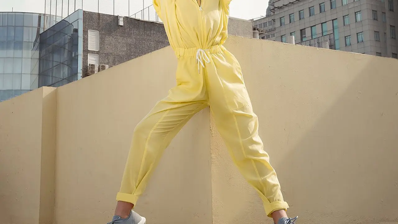 coverall jumpsuit/dok. Instagram @hushpuppiesid