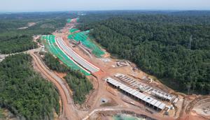 PT Wijaya Karya (Persero) Tbk (WIKA) terus mengebut pekerjaannya pada proyek Ibu Kota Nusantara (IKN), salah satunya pada pembangunan Jalan Tol IKN Segmen 3B KKT Kariangau - SP. Tempadung.(Foto: Wijaya Karya)