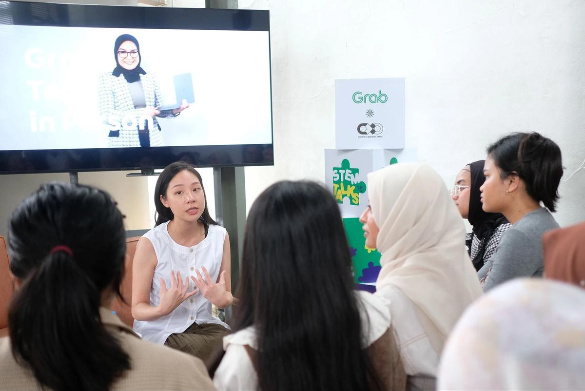 FOTO: Perempuan Muda Berbagi Inspirasi Menembus Dunia Teknologi