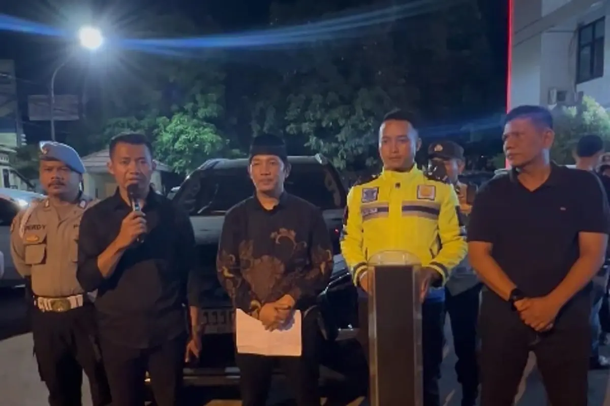 Kapolres Kota Tangerang, Kombes Pol Sigit Dany menjelaskan soal mobil dinas Polri bawa atribut kampanye di Tangerang. (Pramita Tristiawati)