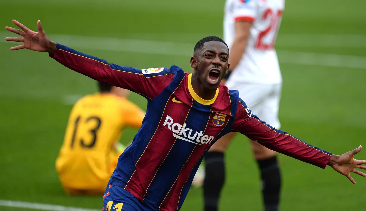 Ousmane Dembele. Striker asal Prancis berusia 24 tahun ini didatangkan Barcelona pada awal musim 2017/20198 dari Dortmund, tiga musim sebelum kedatangan Ronald Koeman. Karena Cedera, bersama Koeman ia hanya tampil musim lalu dalam 44 laga dengan torehan 11 gol dan 5 assist. (AFP/Cristina Quicler)