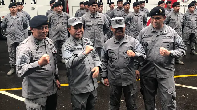 Kepala Bakamla Laksmada Madya TNI Aan Kurnia usai serah terima jabatan dengan Laksamana Madya TNI (Pur) Achmad Taufiqoerrochman.
