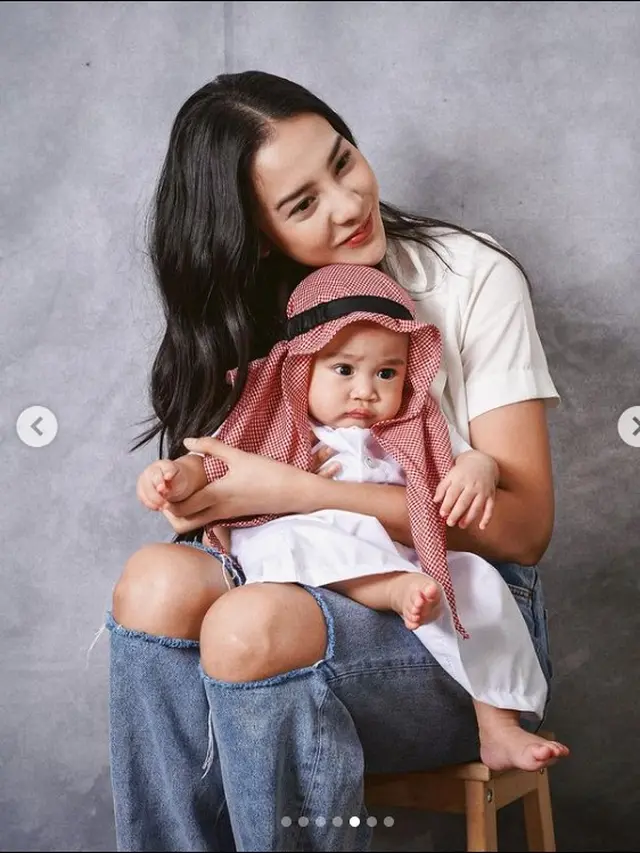 Anya Geraldine bersama anak kedua Raffi Ahmad dan Nagita Slavina, Rayyanza yang juga dipanggil Cipung. (Instagram @anyageraldine)