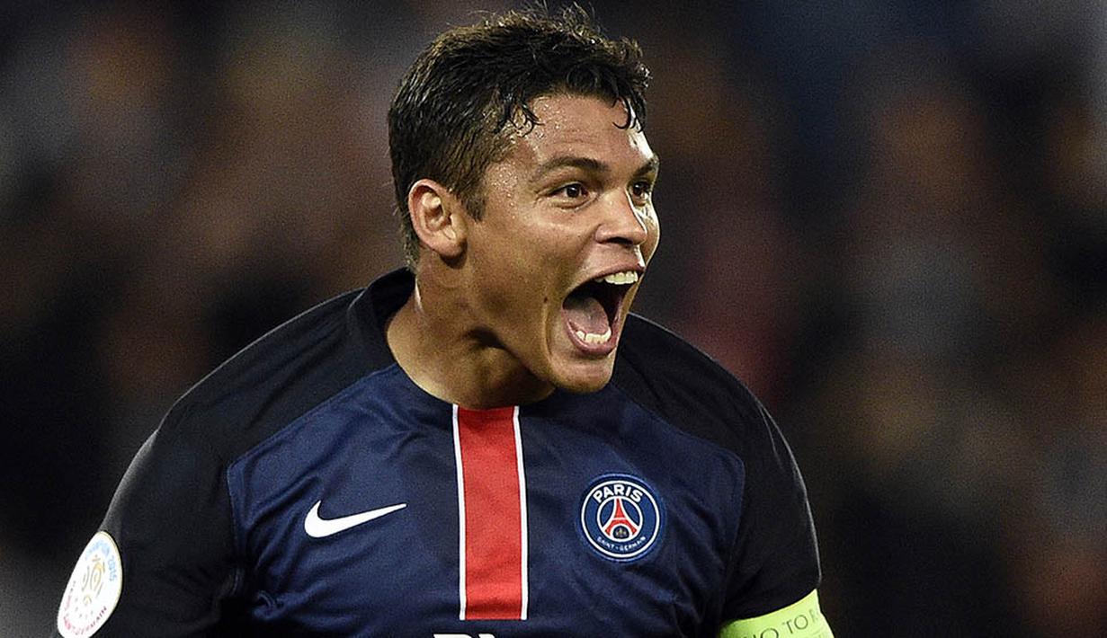5. Thiago Silva, palang pintu tangguh yang memiliki kekuatan dan antisipasi yang baik. Jika bek Brasil ini mampu bermain baik, diyakini akan membuat lini depan Chelsea merasa frustasi. (AFP/Franck Fife)