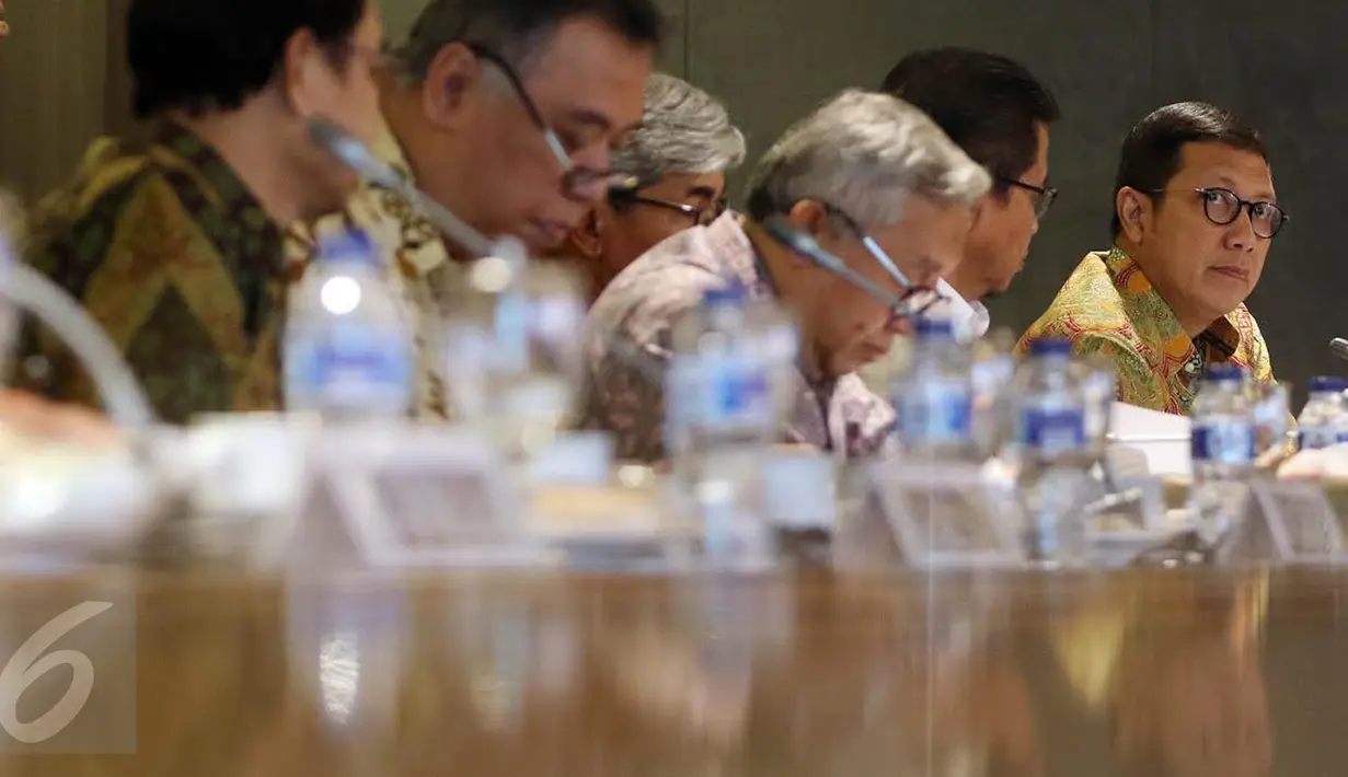 Menag Lukman Hakim Syaifuddin dan jajarannya mengikuti Rapat Konsultasi yang dipimpin Ketua DPR Ade Komarudin di Gedung Nusantara  III, Kompleks Parlemen, Senayan, Jakarta, Senin (26/9). Rapat membahas permasalahan kuota haji. (Liputan6.com/Johan Tallo)