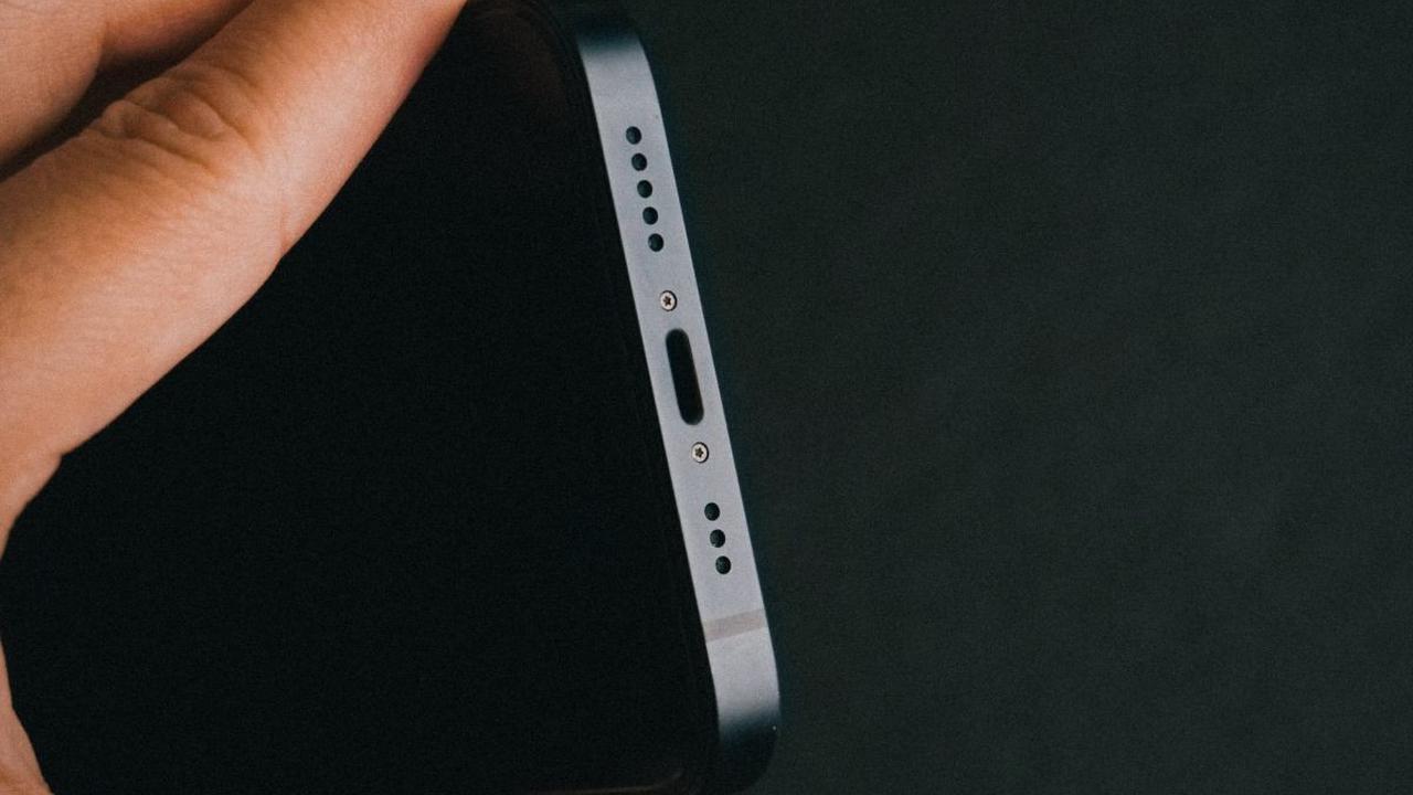 Benarkah Fast Charging Merusak Baterai HP? Begini Penjelasannya