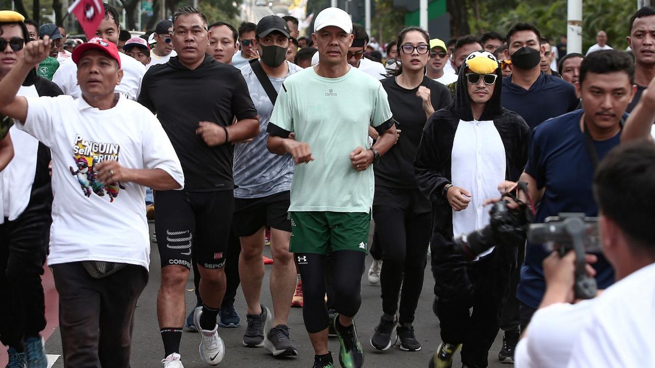 "Hari ini saya lari ditemani Mas Sandi, larinya kencang banget, jadi saya cuma ngekor, istri saya karena dia lebih kencang, lalu diajari sama Mas Sandi bagaimana lari yang benar," <br>