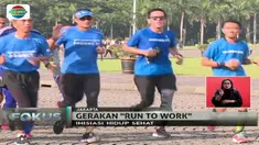 Sandi mulai berlari dari rumahnya di kawasan Kebayoran Baru, Jakarta Selatan menuju Monumen Nasional (Monas)