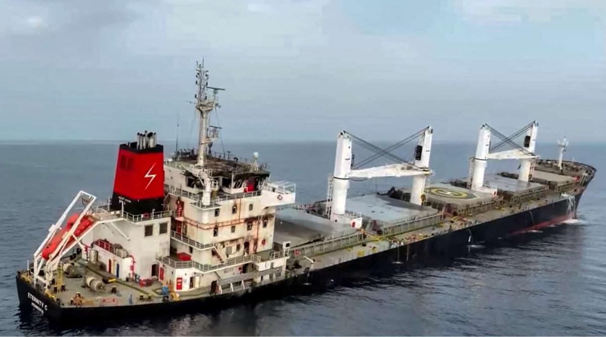 Aksi Ganas Pasukan Houhti Serbu dan Tenggelamkan Dua Kapal Kargo