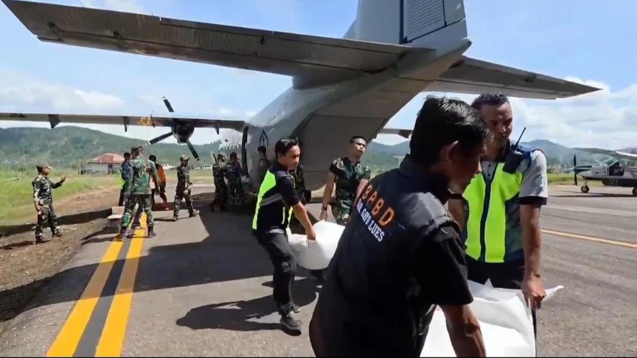FOTO: TNI Angkatan Laut Salurkan Bantuan Logistik ke Gayo Lues Aceh