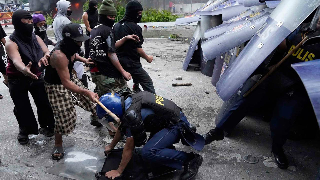 FOTO: Bentrokan di Manila,  49 Orang Ditangkap dalam Aksi Antikorupsi Filipina