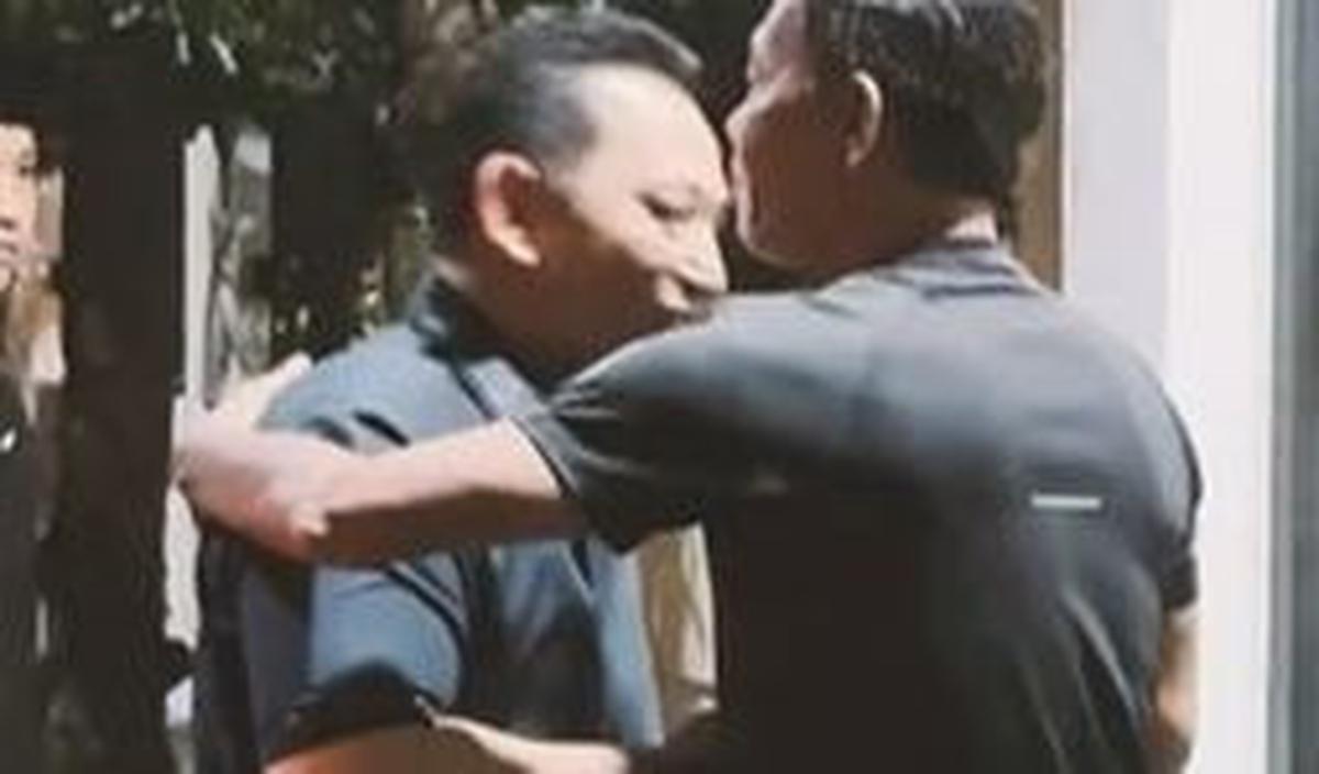 "Takziah dan doa terbaik untuk ibunda pak Idham," tulis keterangan video.