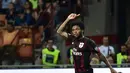Luiz Adriano - Musim pertamanya di AC Milan berhasil mencetak enam gol, kemudian tahun selanjutnya pindah memakai nomor tujuh. (AFP/Giuseppe Cacace)