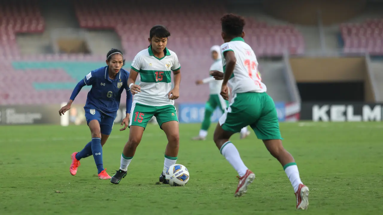 Foto: Belum Petik Poin di Ajang Piala Asia Wanita 2022, Timnas Putri Indonesia Dipaksa Tunduk oleh Thailand