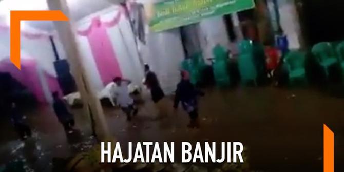 VIDEO: Diterjang Banjir, Hajatan Pernikahan di Madiun Bubar
