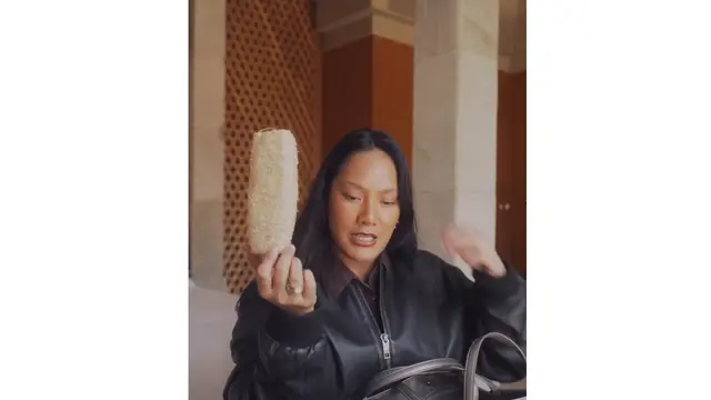 Barang Unik yang Ada di Dalam Tas Tara Basro
