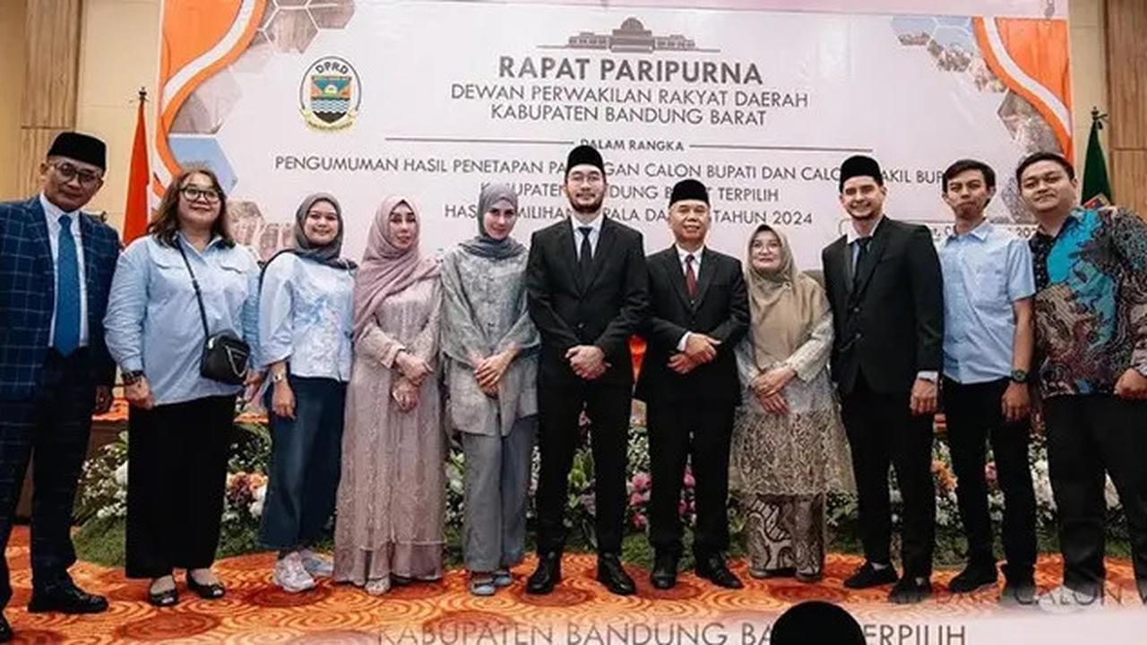 6 Potret Syahnaz dan Amy Qanita Dampingi Jeje Govinda di Penetapan Bupati Terpilih