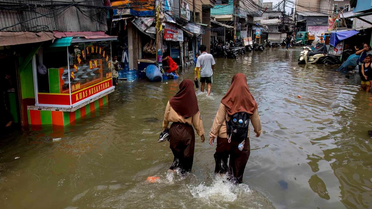 FOTO: Banjir Rob di Muara Baru Jakarta Utara