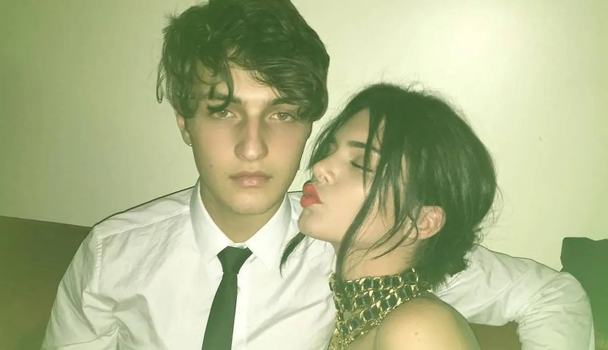 Namun satu hari setelah mereka bersepeda bersama, Kendall terpergok berciuman dengan Anwar Hadid. (instagram/anwarhadid)