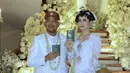Kenakan kebaya khas Jawa, penampilan kedua pengantin begitu bersahaja.  [Hak Cipta: instagram.com/titieksoeharto]