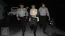 Koordinator kerohanian agama Islam, K.H. Hasan Makarim saat akan menuju Nusa Kambangan, Cilacap, Jateng, (28/7). Detik-detik jelang eksekusi mati 14 terpidana di Lapas Nusa Kambangan, Sejumlah Rohaniawan dihadirkan. (Liputan6.com/Helmi Afandi)