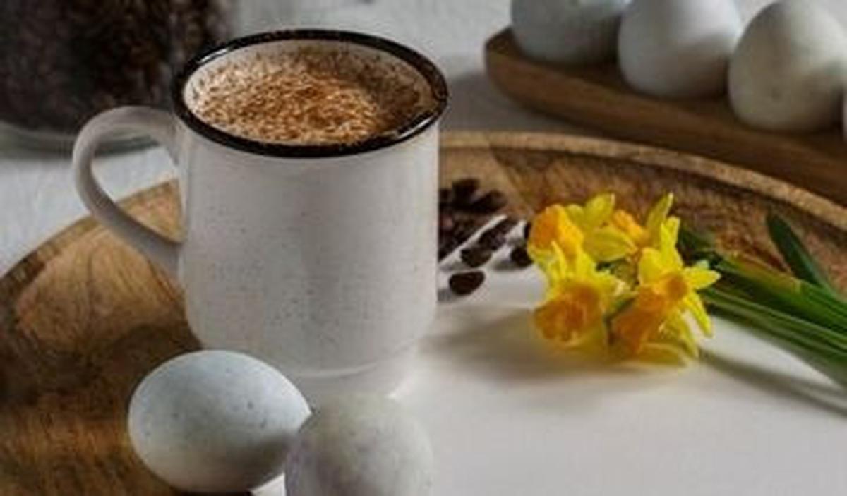 1. Campuran Kopi Hitam, Telur, Madu, dan Merica
