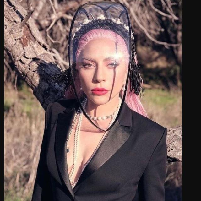Dikenakan Lady Gaga Face Shield Rancangan Rinaldy Yunardi Jadi Sorotan Media Luar Lifestyle Liputan6 Com