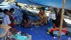 Sejumlah warga masih bertahan di lokasi penggusuran Pinangsia, Jakarta Barat, Kamis (28/05/2015). Warga terpaksa bertahan karena ditolak saat akan mengambil kunci di Rusun Marunda. (Liputan6.com/ Faizal Fanani)