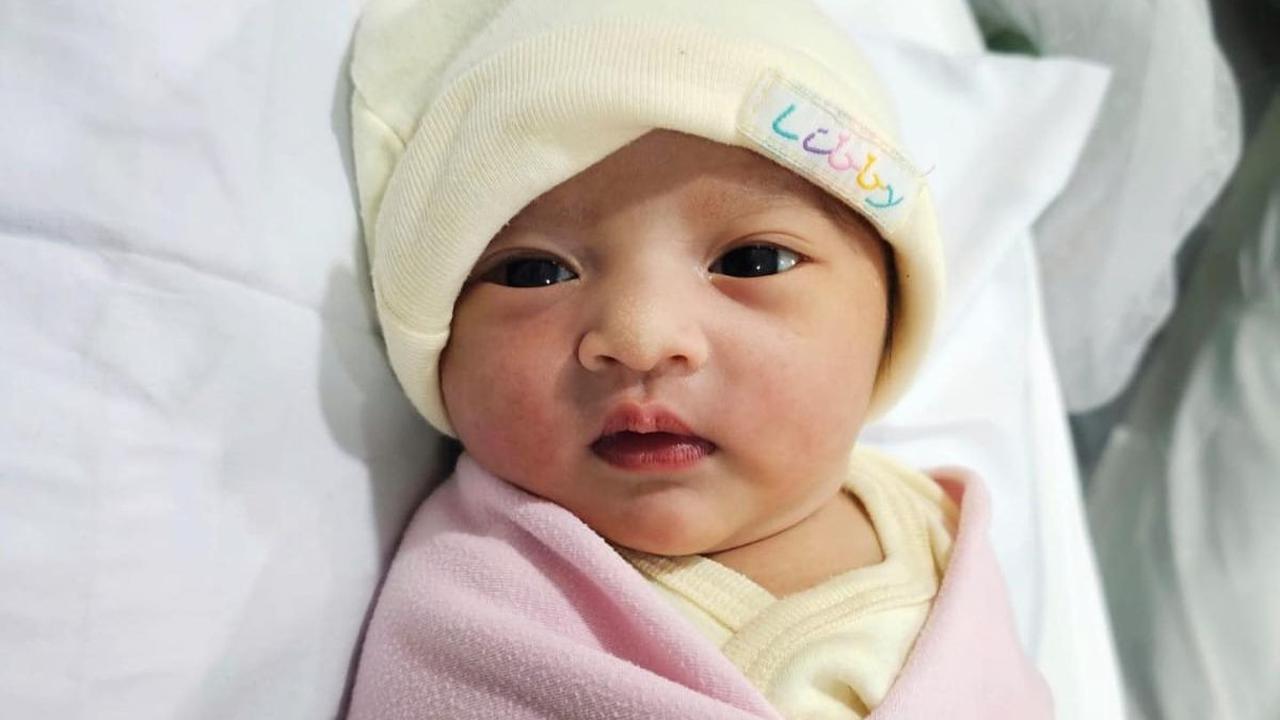 Ada juga yang salfok dengan potret Baby Launa. Baby Launa memiliki wajah cantik sejak lahir.<br>