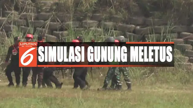 Aparat TNI Koodam 3 Siliwangi menggelar simulasi kesiap-siagaan penanganan gunung meletus.