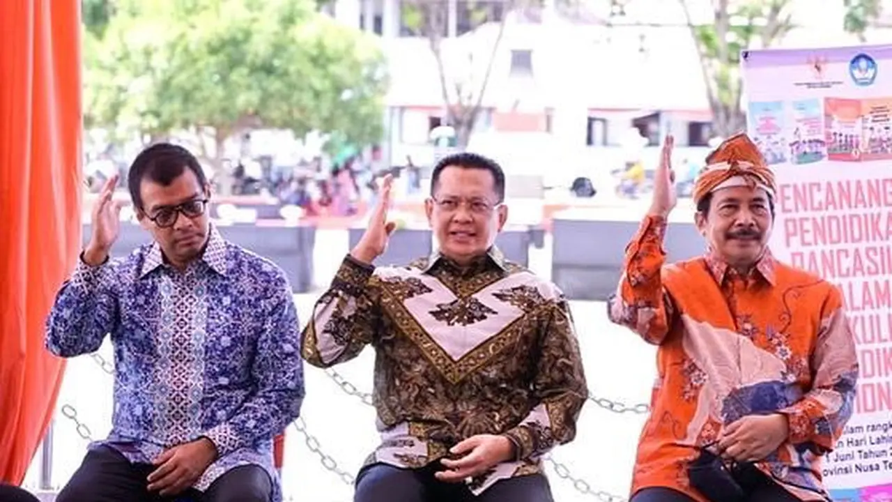 Bamsoet dalam Diskusi Hasil Survey Nasional Saiful Mujani Research and Consulting (SMRC) Tentang Orientasi Publik Terhadap Pancasila dan Isu-Isu Kebangsaan di Ende Nusa Tenggara Timur, Rabu (1/6/22). (John Gomes)