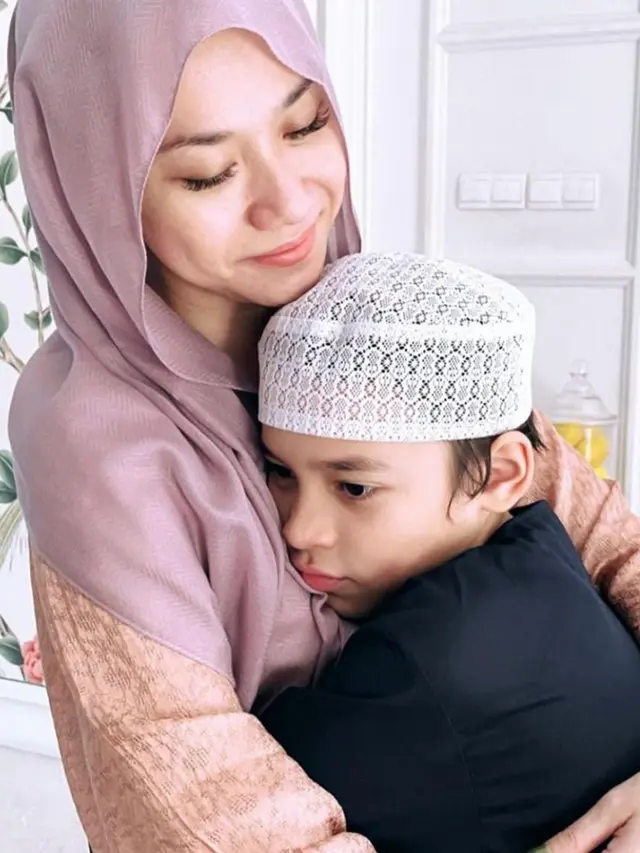 Potret Bunga Citra Lestari Mengenakan Hijab Ini Tampak Anggun