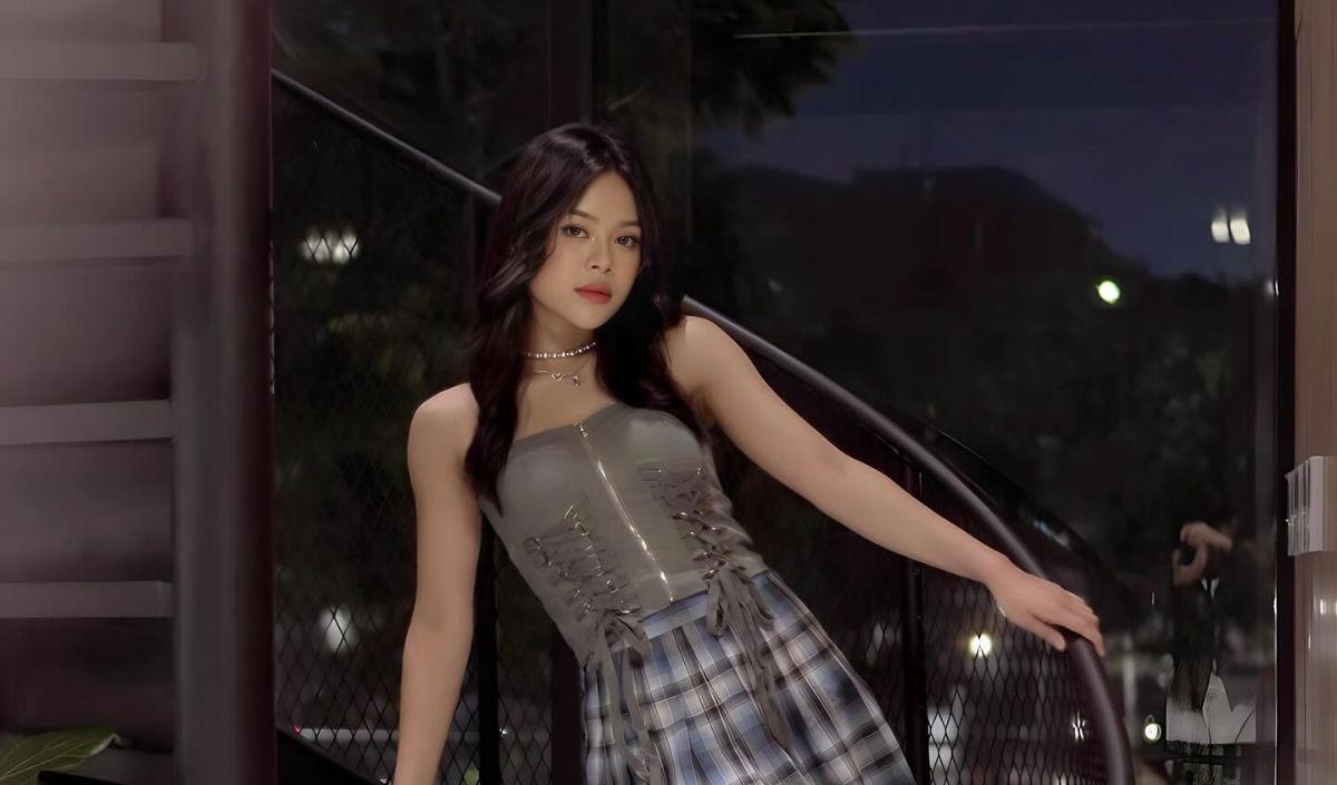 Penampilan Melly Lee juga tak luput dari perhatian netizen. Mereka dibuat salfok denga penampilan Melly Lee.<br>