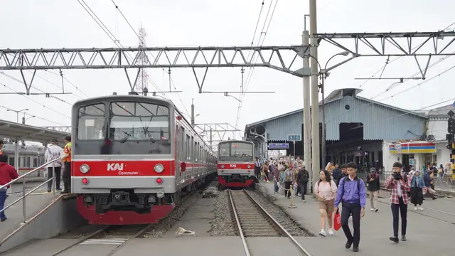 Pengguna KRL Commuter Line Jabodetabek Naik 4% saat Tanggal Merah Mei 2025