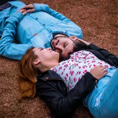 Perbedaan karakter zodiak berelemen api dan air memang bisa memicu konflik. Namun, jika mampu saling memahami, pasangan ini berpeluang membangun hubungan yang saling melengkapi. (Foto/Dok: Pexels)