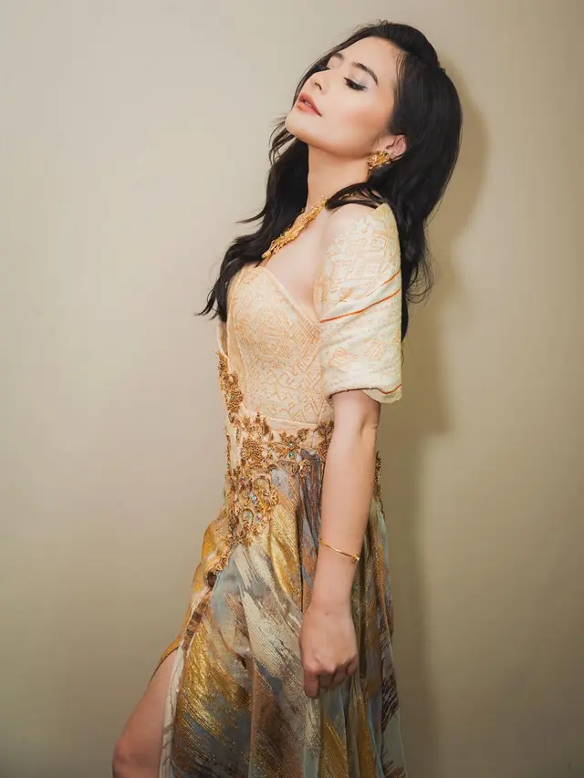 Prilly Latuconsina jadi juri di pemilihan Puteri Indonesia 2024. [Foto: Instagram/prillylatuconsina96]