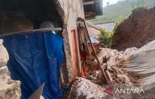 Longsor Cianjur: Satu Rumah Rusak Berat, Akses Jalan Terputus Akibat Hujan Deras