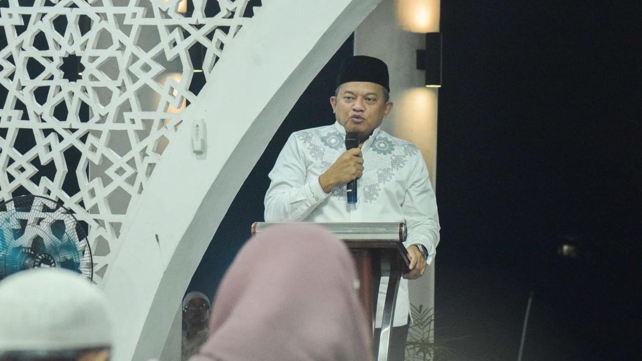 Mulyadi mengatakan, Lanud Atang Sendjaya sudah dikaji dan layak dikembangkan menjadi bandara  komersial.