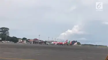 Status Gunung Agung yang ditingkatkan menjad awas membuat bandara Ngurah Rai Bali ditutup.