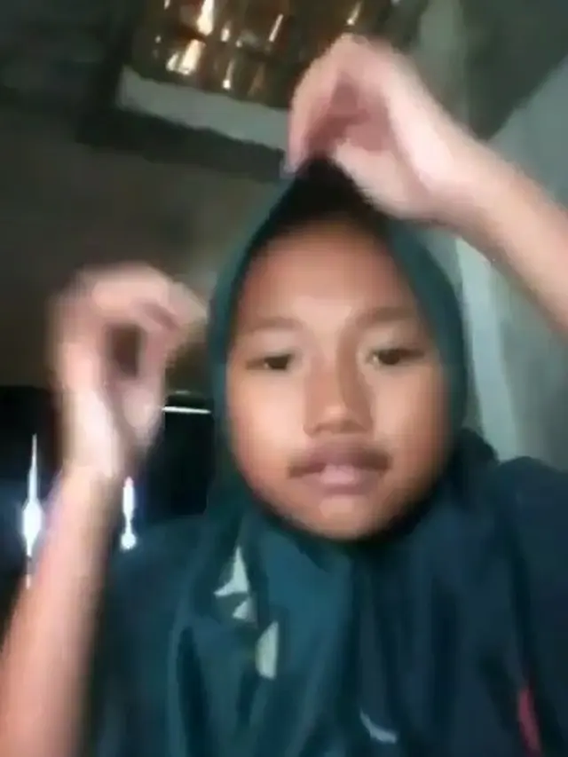 tutorial hijab dengan karet (foto: instagram @awreceh.id)